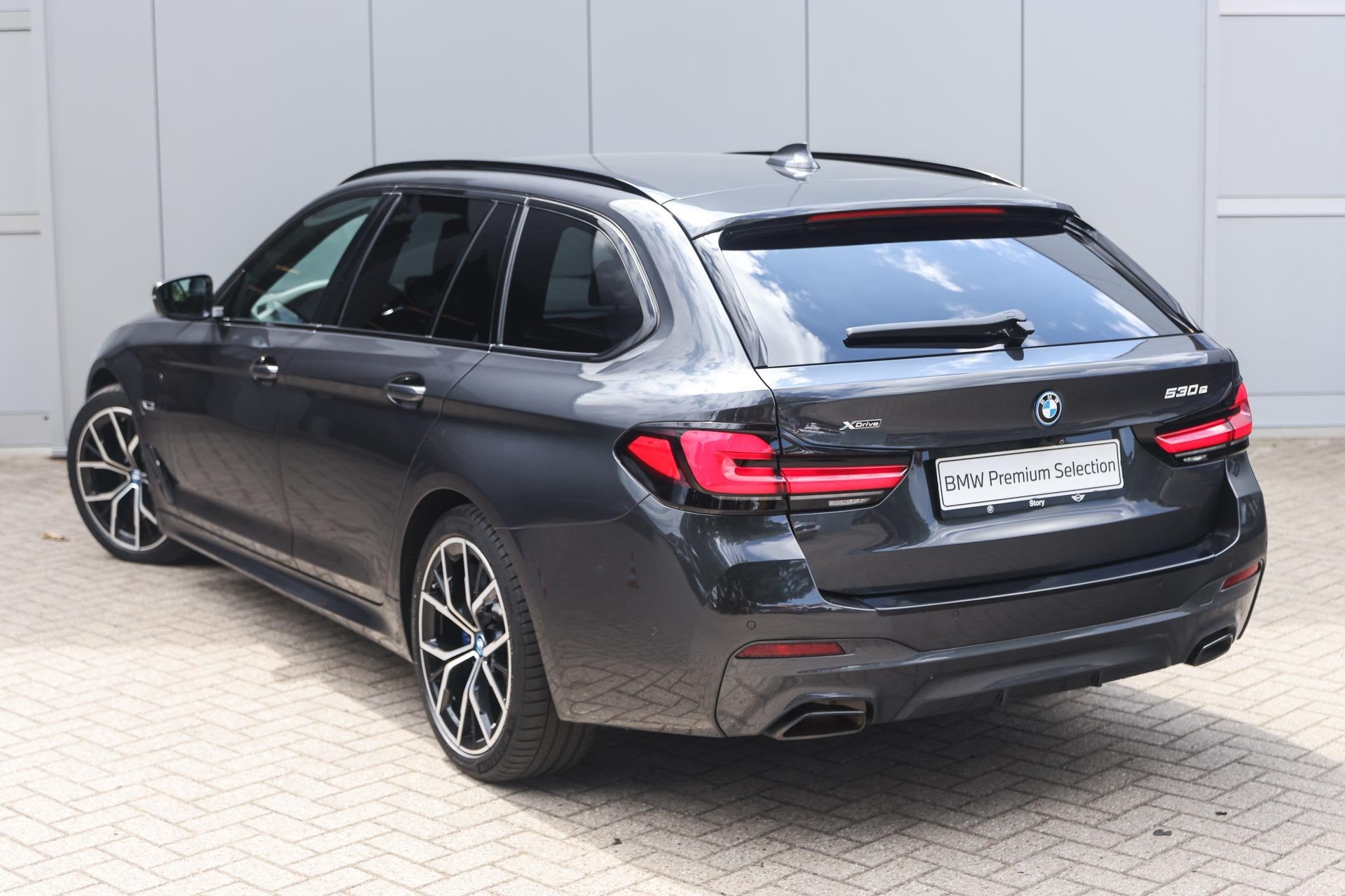BMW 5 Serie Touring 530e xDrive M Sport Automaat / Trekhaak, Auto's, BMW, 1998 cc, 1935 kg, Gebruikt, 4 cilinders