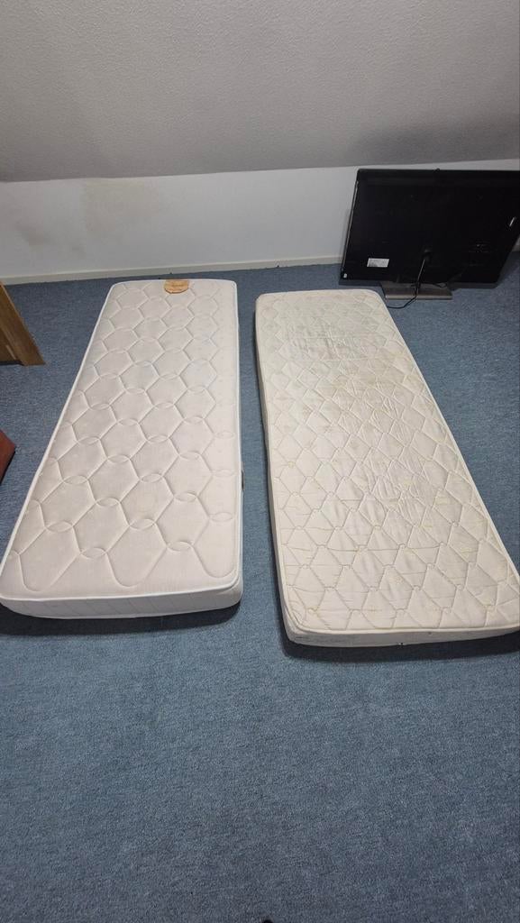 Gratis 2 eenpersoons matrassen 80x200 cm, Ophalen, Zo goed als nieuw, Eenpersoons, 80 cm