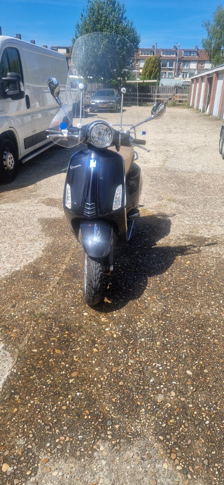 Vespa de kleur is zwart, Fietsen en Brommers, Scooters | Vespa, Ophalen of Verzenden, Gebruikt, Benzine, Overige modellen