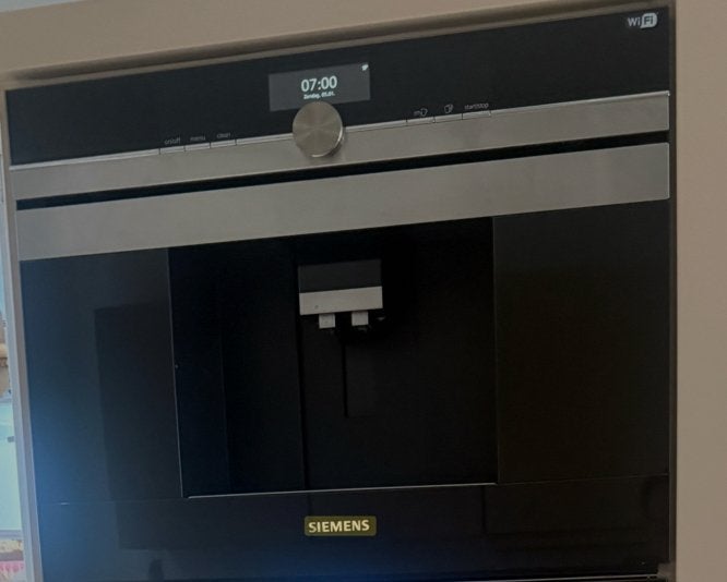 Koffiemachine inbouw siemens iq700  met wifi, Ophalen, Zo goed als nieuw, Koffiemachine