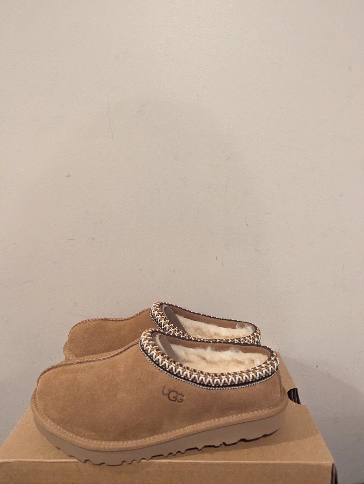 UGG LOWMEL, UGG, Nieuw, Ophalen of Verzenden, Instappers
