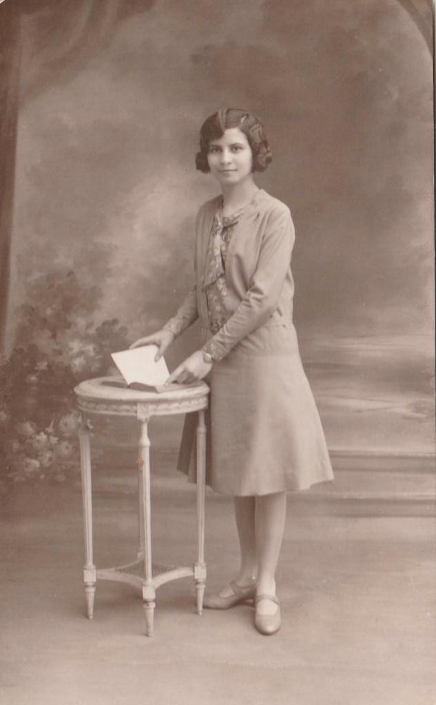 fotokaart     -   dame, Verzenden, Voor 1940, Zo goed als nieuw, Klederdracht