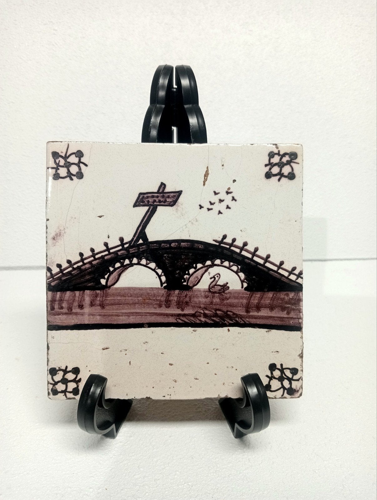 Antieke mangaan landschapstegel met brug en zwaan – 19e eeuw, Antiek en Kunst, Ophalen of Verzenden