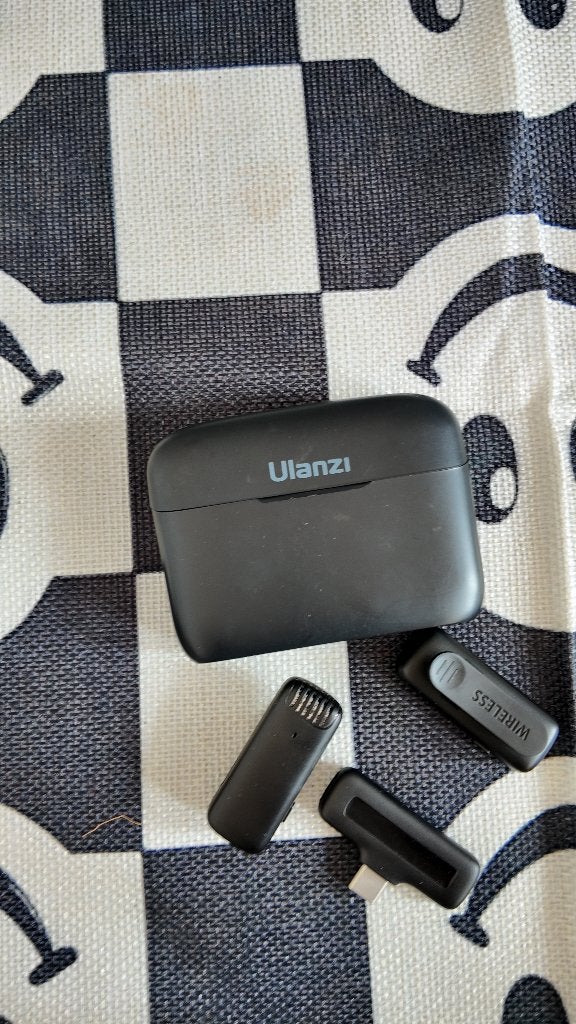 Ulanzi Dual Wireless Microphone Set – USB-C + Charging Case, Ophalen of Verzenden, Zo goed als nieuw, Zangmicrofoon, Draadloos