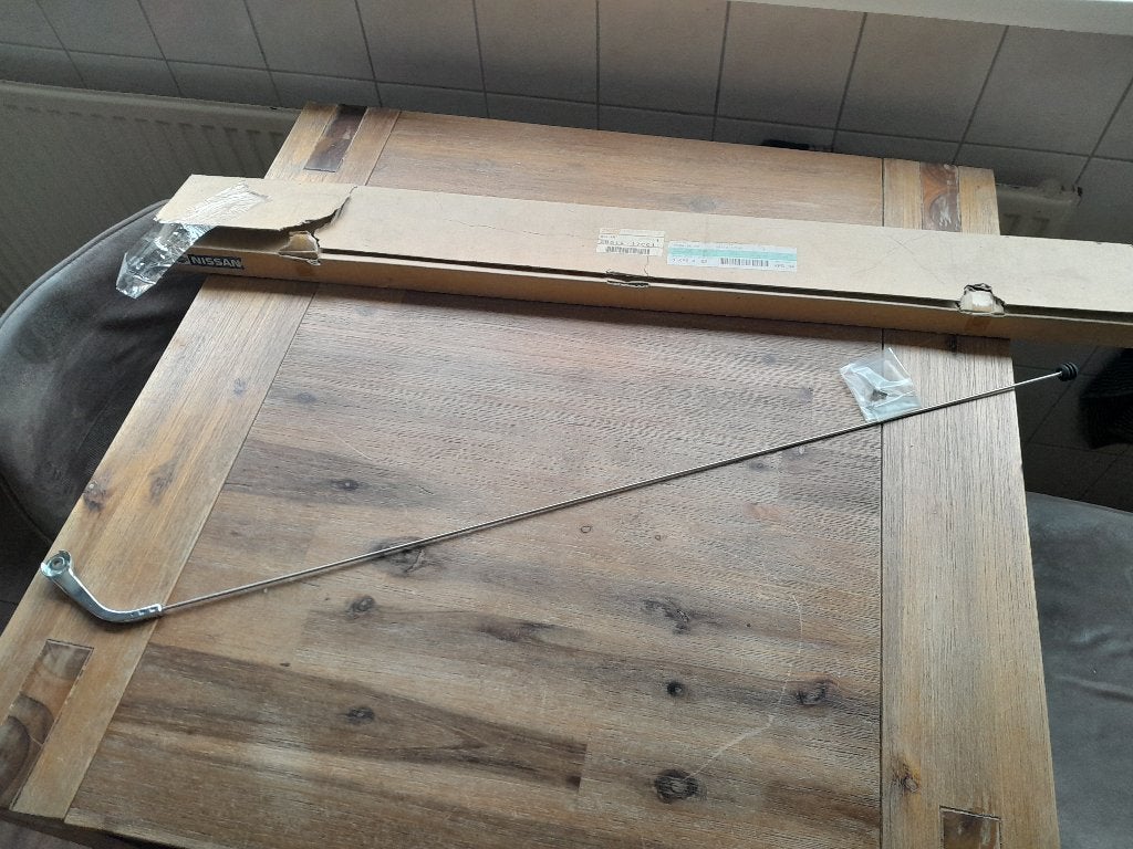 Origineel + Nieuw in doos: Antenne Nissan Vanette C22, Verzenden