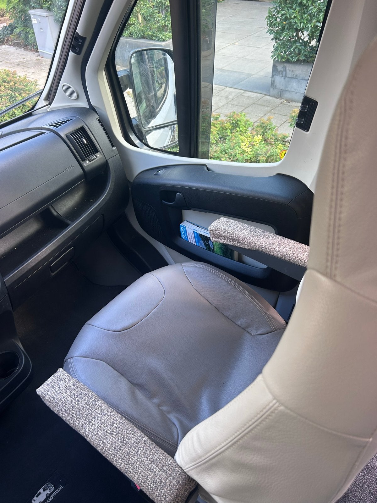 Foto 15 van Pilote V600G Buscamper - AUTOMAAT- Compact en Compleet