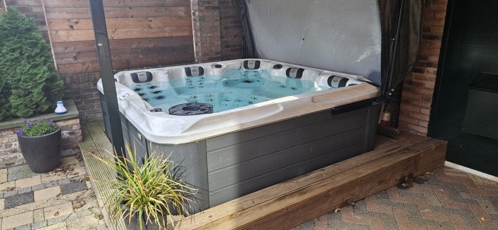 Passion Jaccuzi Devotion Spa | Sterling White with DARK GREY, Ophalen, Zo goed als nieuw, Afdekzeil, Inbouw