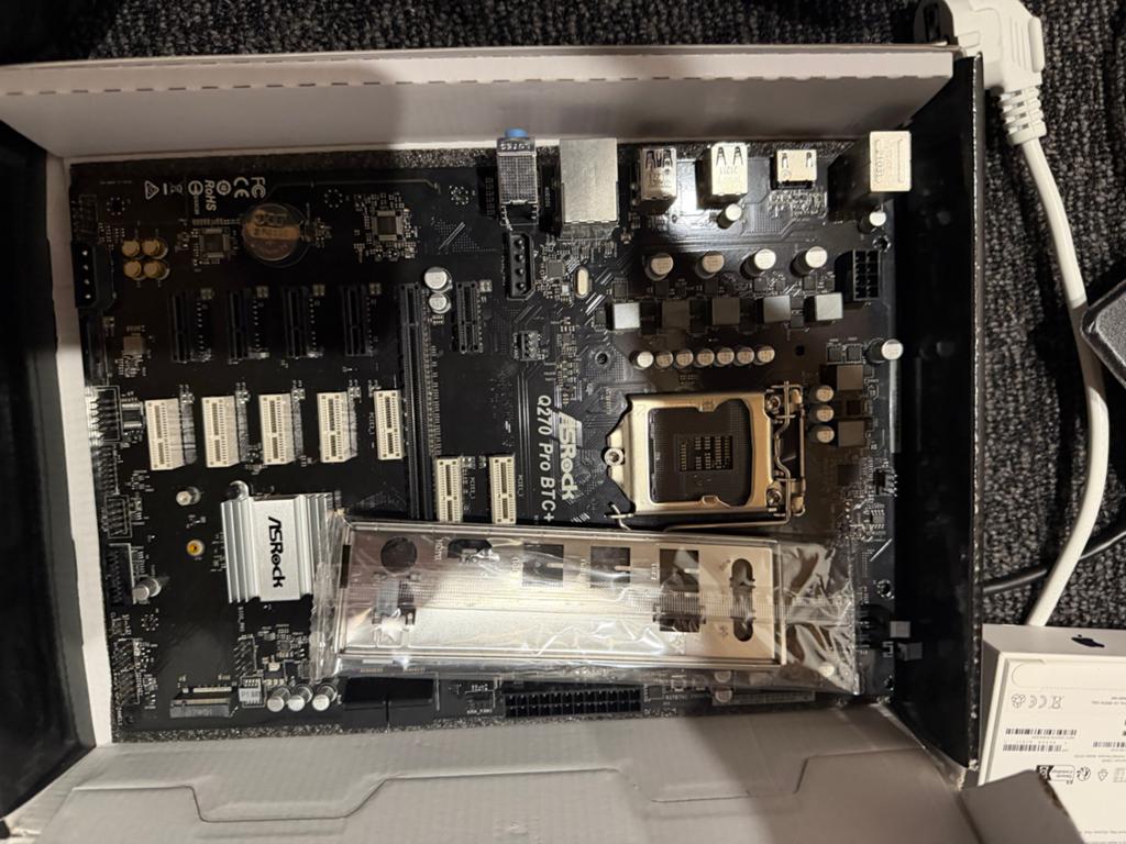 ASRock Q270 Pro BTC+ Moederbord - Nieuw, Computers en Software, Ophalen of Verzenden, Zo goed als nieuw, Intel, DDR4