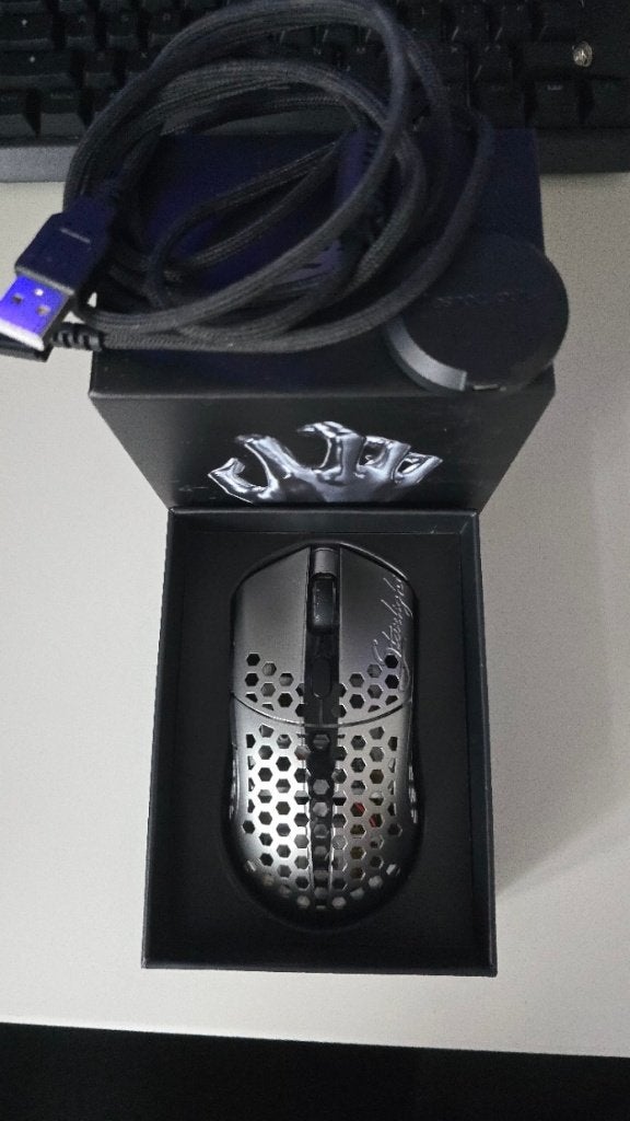 Finalmouse Starlight-12 TenZ Medium Gaming Muis, Computers en Software, Rechtshandig, Muis, Gebruikt, Gaming muis