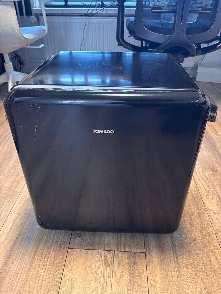 Tomado Mini Koelkast, Ophalen, Minder dan 75 liter, Zonder vriesvak, Gebruikt