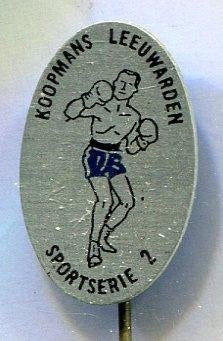 Koopmans Leeuwarden Sportserie 2 blik speldje ( Y_134a ), Verzenden, Zo goed als nieuw, Sport, Speldje of Pin