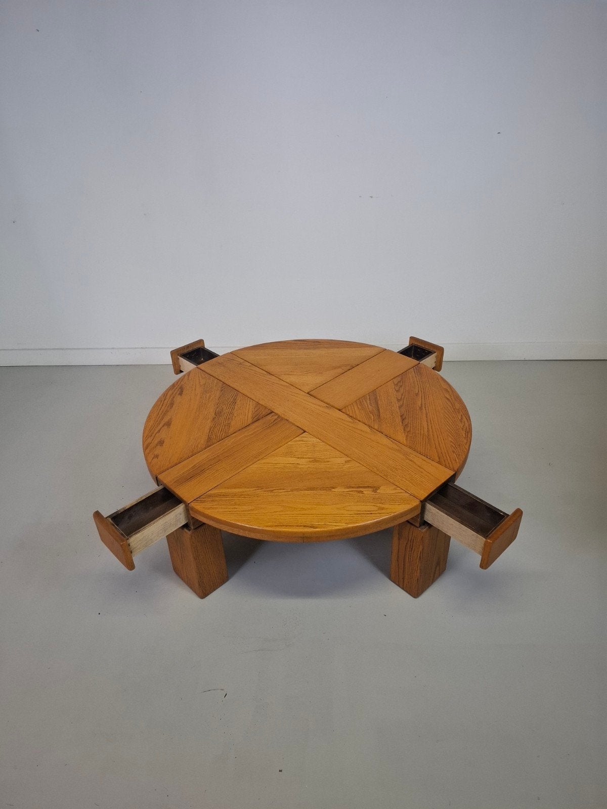 Foto 5 van Vintage brutalist salontafel eiken jaren 70 japandi tafel