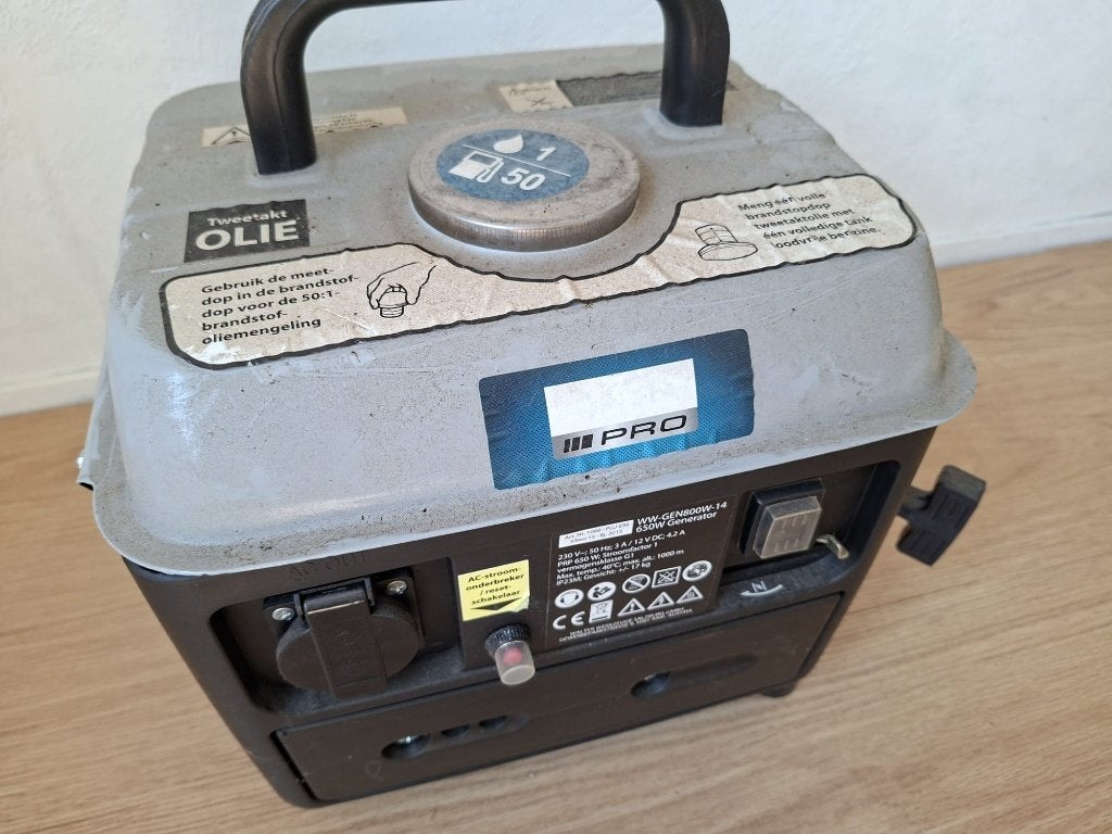 Compacte 2-takt generator 650W – 230V en 12V, Ophalen