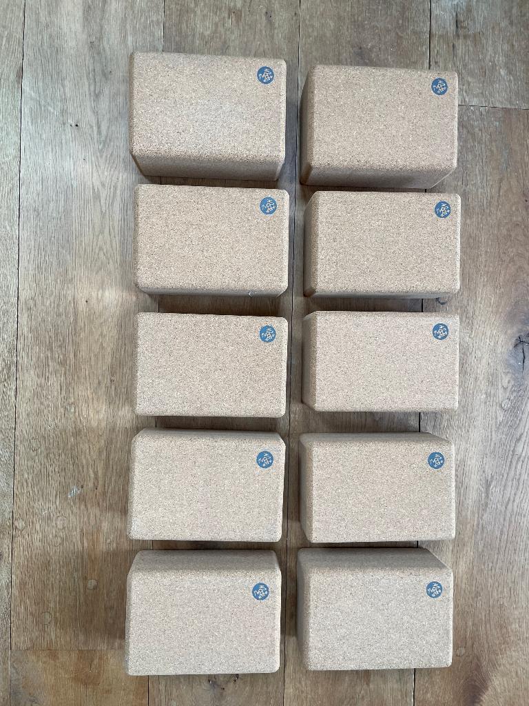 10x Manduka kurk yogablokken / yoga blocks, Ophalen, Zo goed als nieuw, Yoga-accessoire