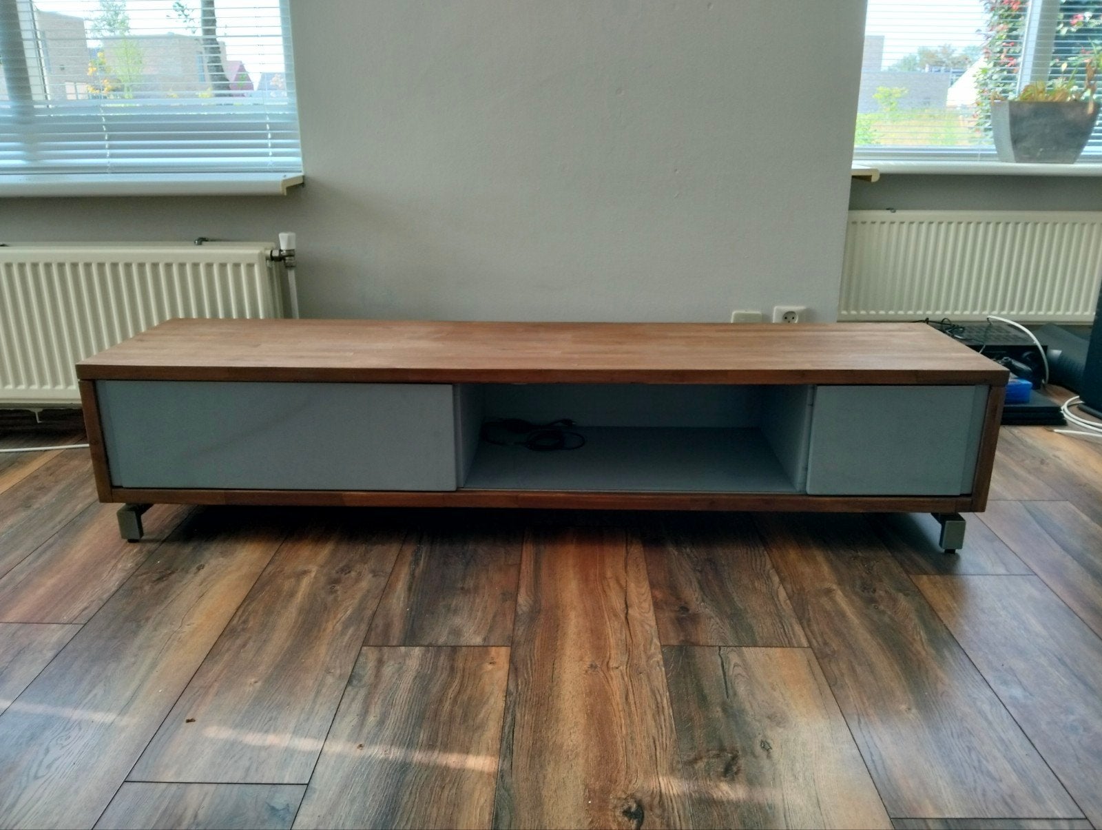 Xooon TV meubel met schuifdeurtjes - 175x38x42 cm, Ophalen, Gebruikt, 150 tot 200 cm, Minder dan 100 cm