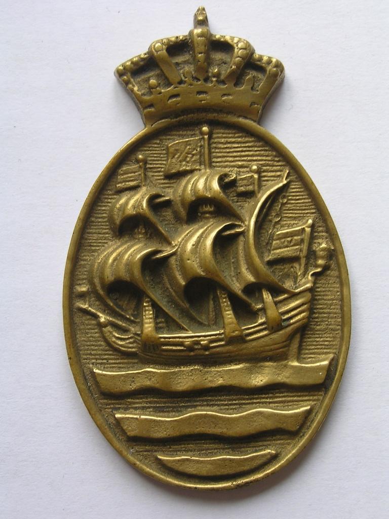 Embleem / penning KNSM scheepvaart; 50x78 mm., Postzegels en Munten, Penningen en Medailles, Verzenden, Overige materialen, Nederland