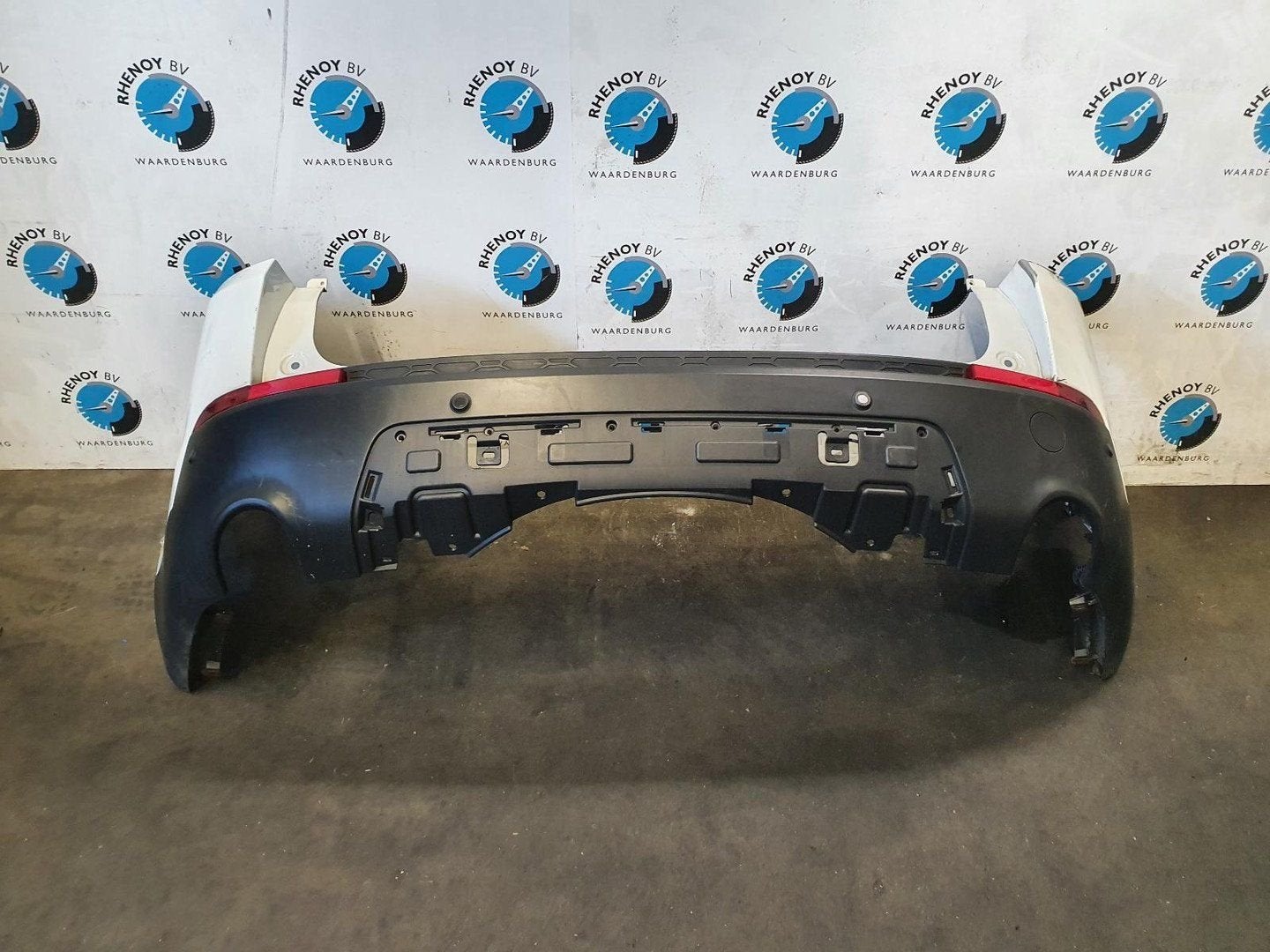 LANDROVER DISCOVERY SPORT L550 BUMPER ACHTER 2015, Gebruikt, Ophalen of Verzenden, Stiba lid, Achter