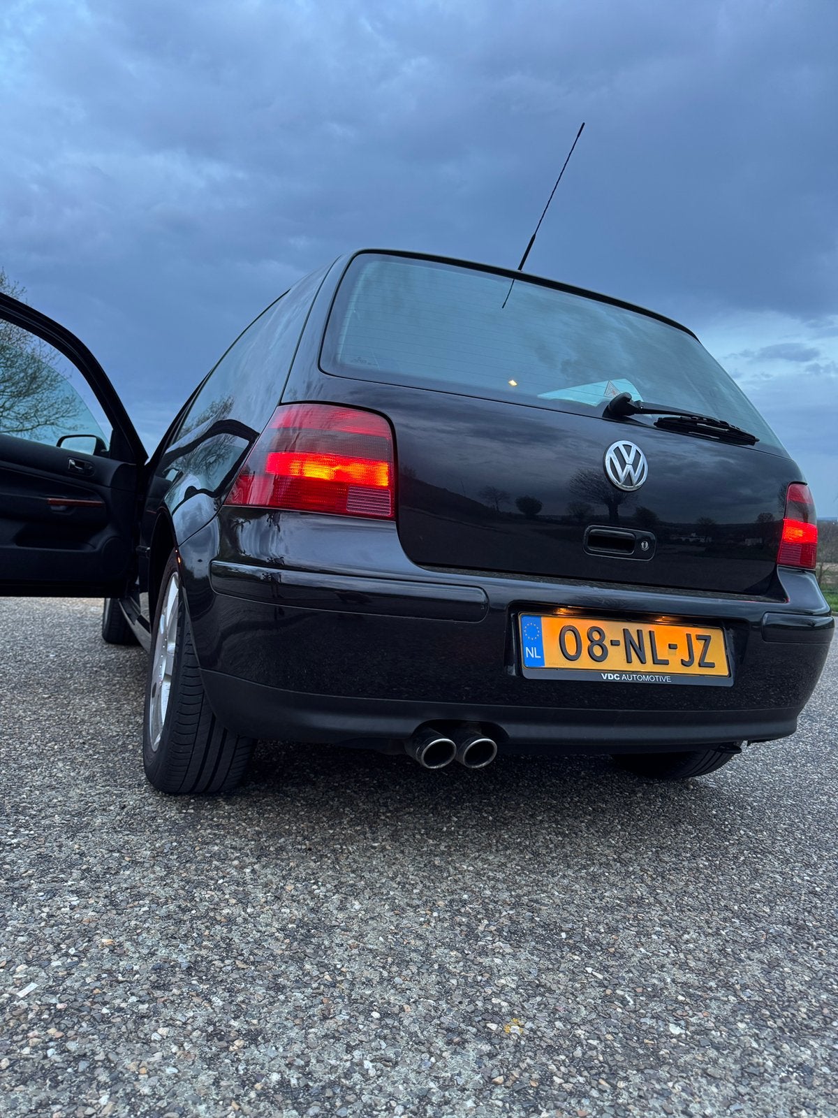 Volkswagen Golf 2.8 V6 150KW 4MOTION 2003 Zwart, Auto's, Zwart, 700 kg, Origineel Nederlands, 75 €/maand