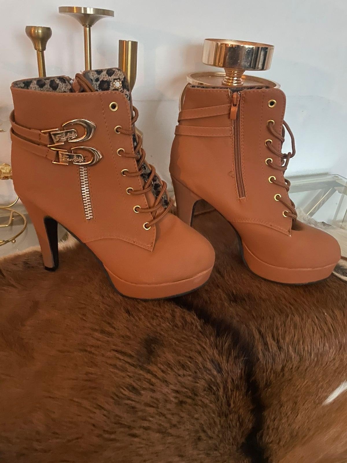 Mooie  boots 40, Ophalen of Verzenden, Zo goed als nieuw, Zwart, Snowboots