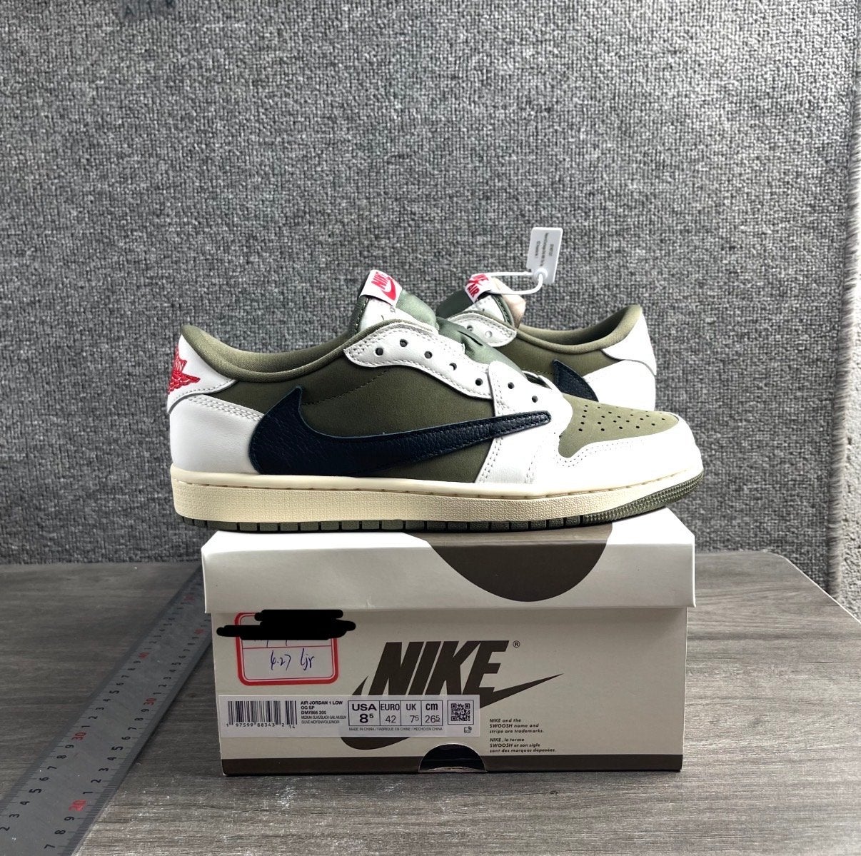 Travis scott Olive Low Maat 42 ( VERKOCHT ), Kleding | Heren, Ophalen of Verzenden, Nieuw, Overige kleuren, Sneakers of Gympen