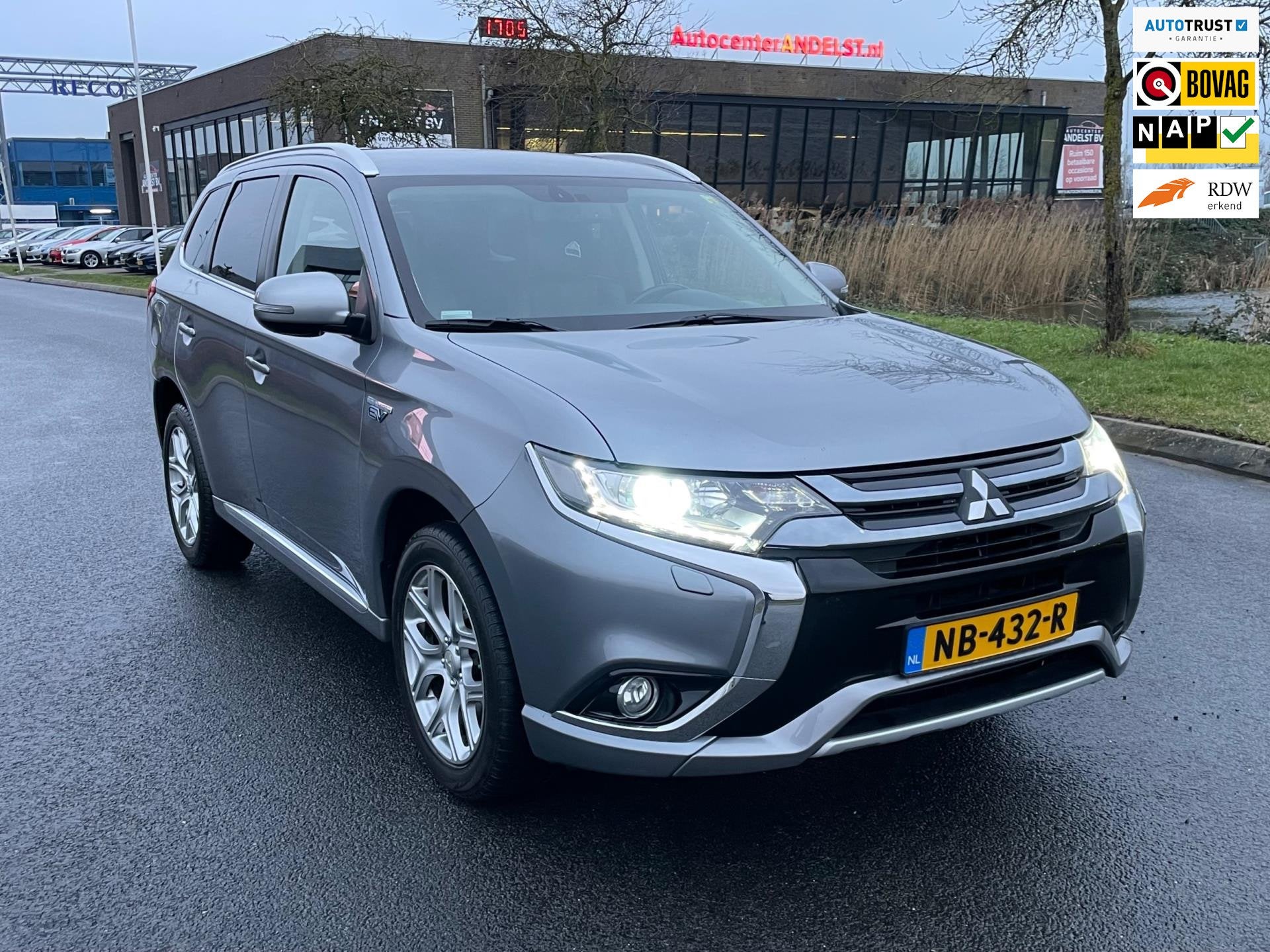 Mitsubishi Outlander 2.0 PHEV Pure Aut, Cam, Keyless, Carpla, 4 cilinders, Bedrijf, Vierwielaandrijving, Hybride Elektrisch/Benzine