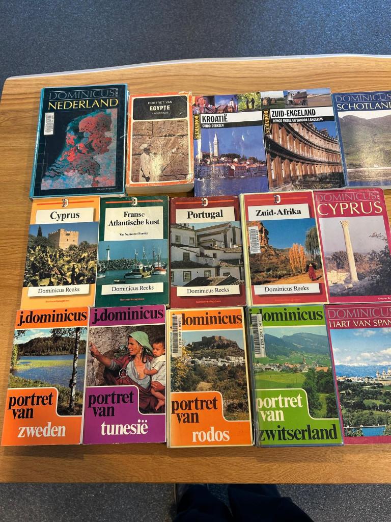 Dominicus reisgidsen 15 stuks, Boeken, Reisgidsen, Europa, Ophalen of Verzenden, Reisgids of -boek, Gelezen