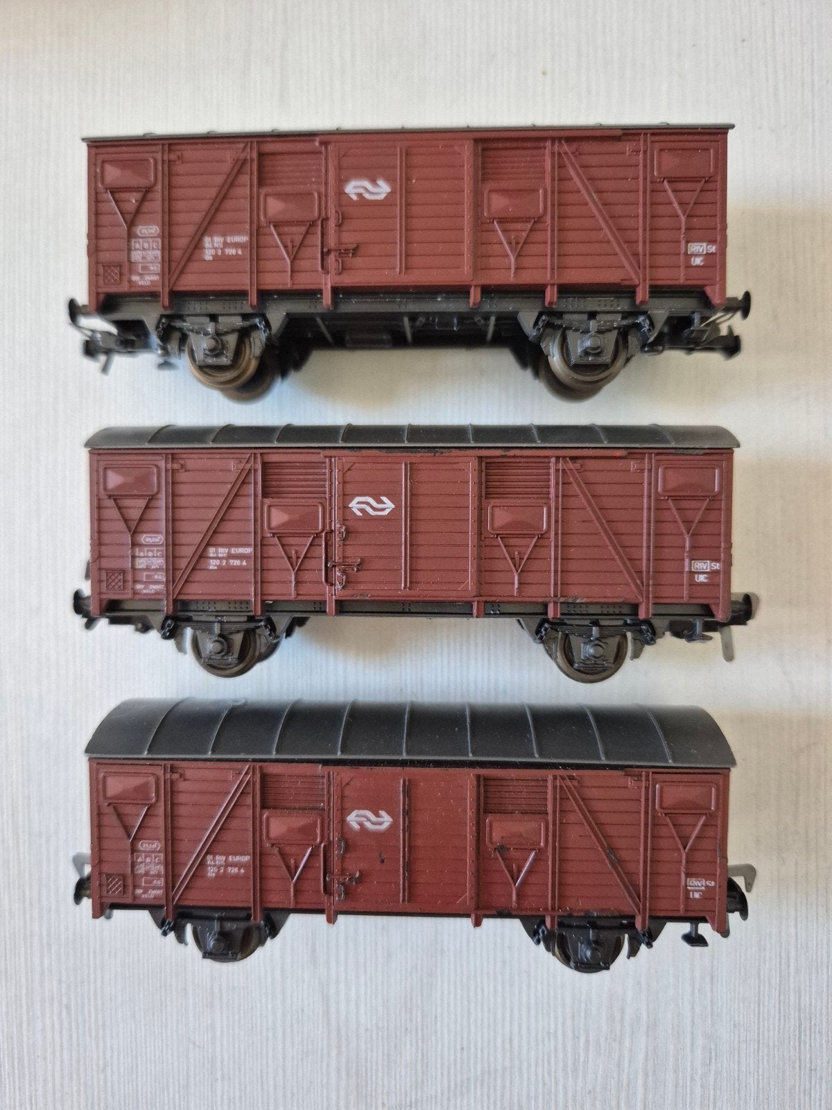3 Roco H0 NS gesloten goederenwagons 4315B