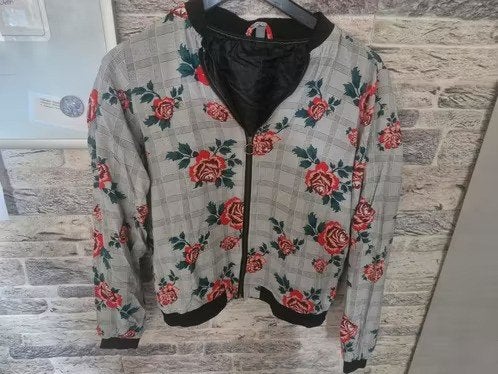 Grijs jasje met rozen Maat 38 (m) h3, Maat 38/40 (M), Zeeman, Zeeman, Ophalen of Verzenden