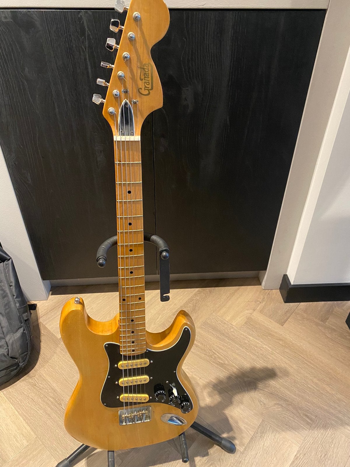 Elektrische gitaar Granada Strats, met Elk Le23 versterker, Muziek en Instrumenten, Snaarinstrumenten | Gitaren | Elektrisch, Ophalen