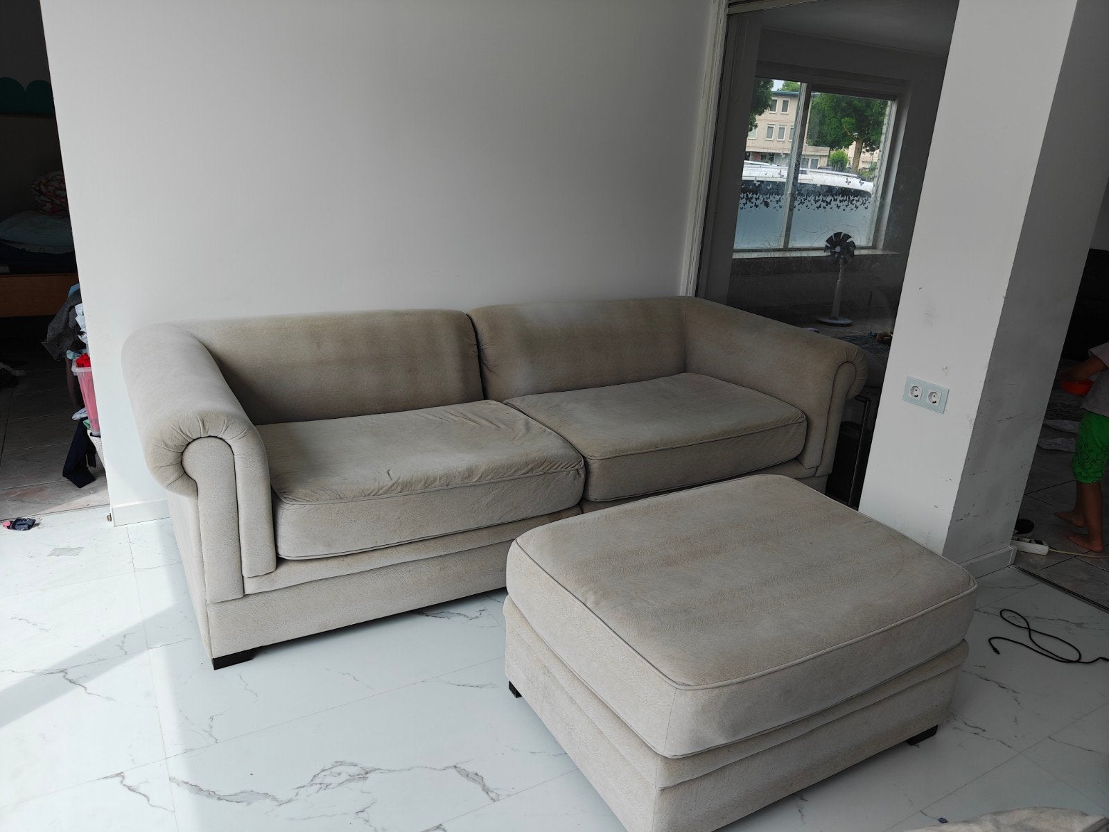 Comfortabele beige bank 250x110cm, zacht, recent gereinigd, Ophalen, 250 tot 300 cm, Gebruikt, 100 tot 125 cm