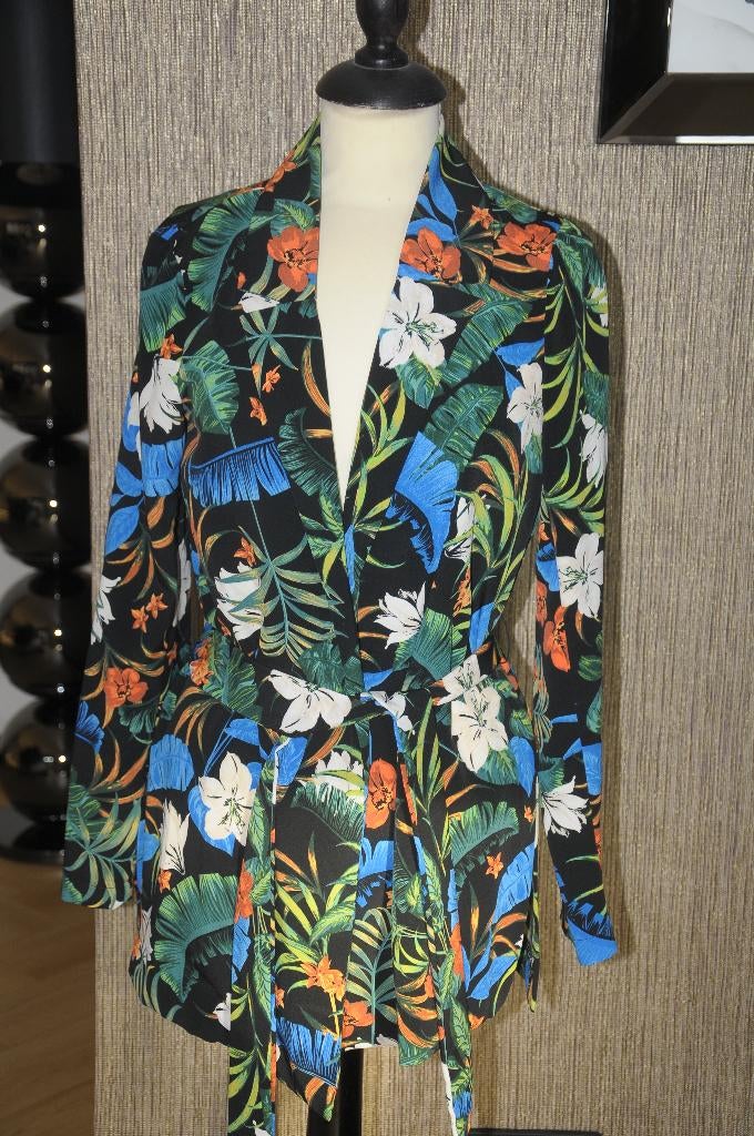 Superleuke blazer / jasje van Stradivarius, maat S, ZGAN!!, Zwart, Ophalen of Verzenden, Zo goed als nieuw, Jasje