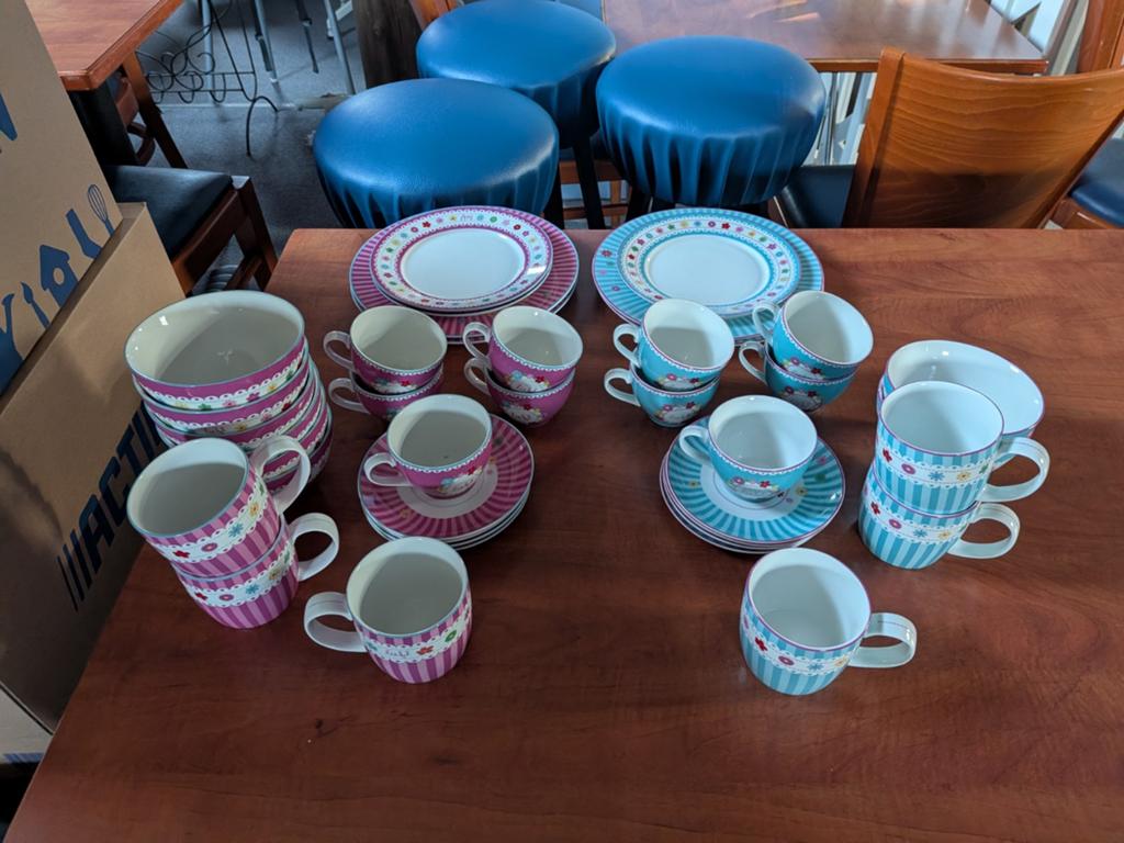 Lief! Servies: Compleet Roze & Blauw Set (Nieuwstaat), Ophalen of Verzenden, Zo goed als nieuw, Aardewerk, Overige stijlen
