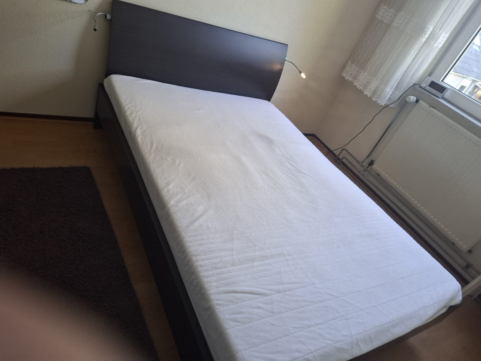 Bed 140x200  inclusief matras. In topstaat, Wit, Tweepersoons, Zo goed als nieuw, Hout