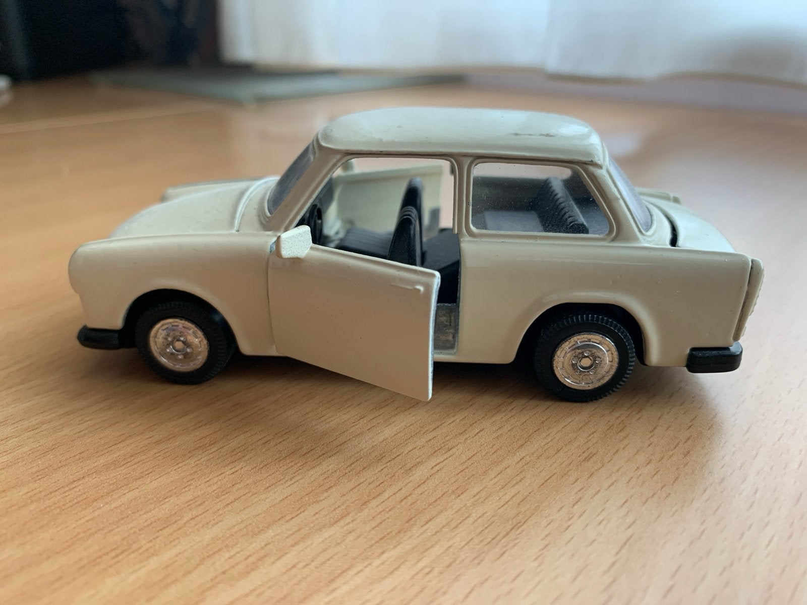 Trabant 601-S modelauto - Crème wit - Schaal 1:43, Overige merken, Gebruikt, Auto, 1:32 tot 1:50