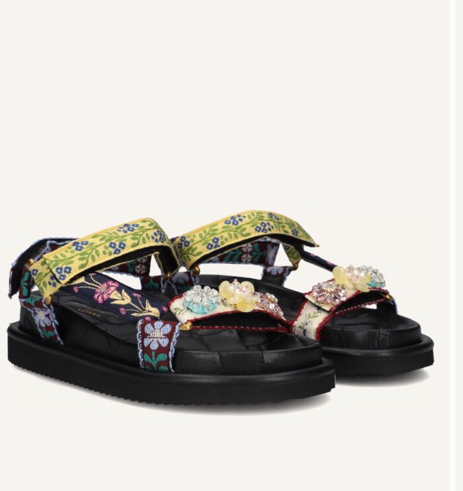 Kurt Geiger Orson Sandals Black with ornament details /39, Ophalen of Verzenden, Zo goed als nieuw, Zwart, Sneakers of Gympen