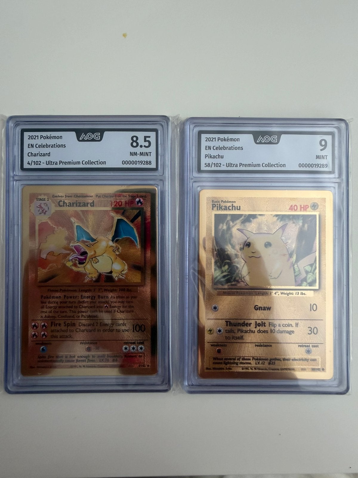 Setje Metal Celebrations Charizard en Pikachu, Ophalen of Verzenden, Nieuw