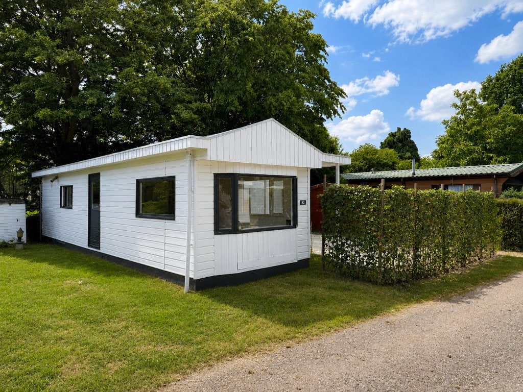 Ruim chalet met moderne afwerking, terras en eigen schuurtje, Huizen en Kamers, Recreatiewoningen te koop, Noord-Brabant, 2 slaapkamers