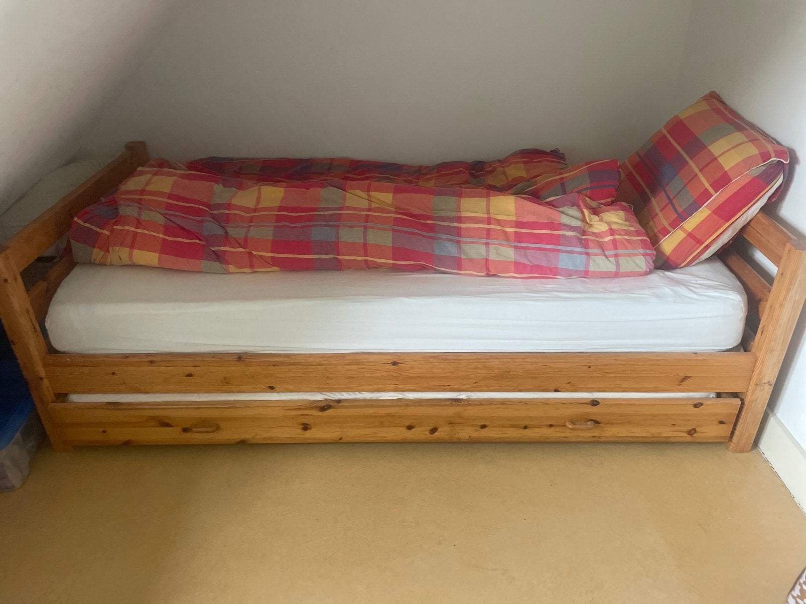 Houten bed met schuifbed, Ophalen, Gebruikt, 90 cm, Bruin