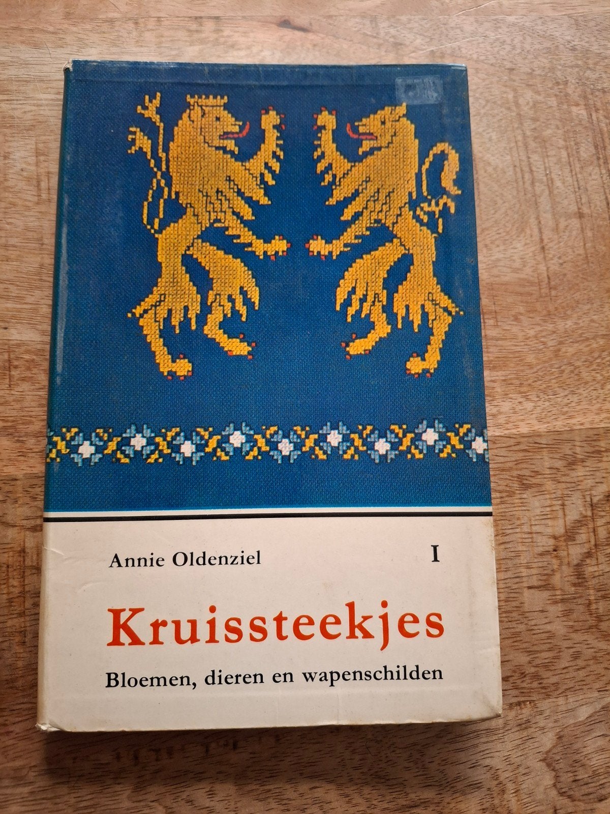 Kruissteekjes: Bloemen, Dieren en Wapenschilden, Ophalen of Verzenden