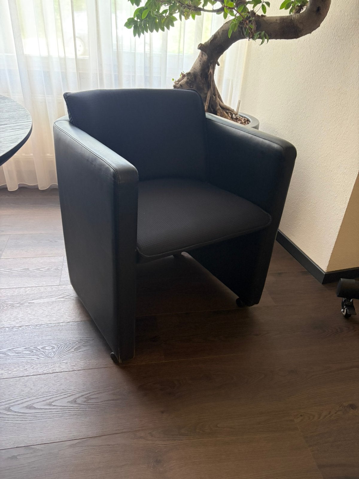 Prachtige set 4 Leolux eetkamerstoelen - Zwart (Leer/Stof), Ophalen, Gebruikt, Zwart, Vier