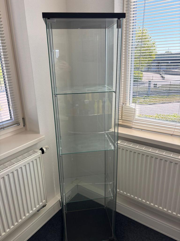 4 stuks Glazen Vitrinekast met Zwarte Boven- en Onderkant, Huis en Inrichting, Bij ikea niet meer verkrijgbaar - prijs per stuk