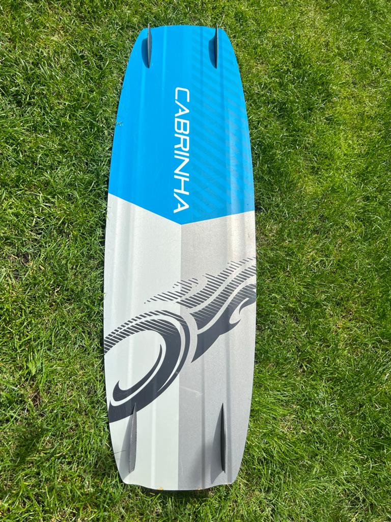 Cabrinha ACE Twintip Kitesurfboard 135x40, Watersport en Boten, Kitesurfen, Ophalen, Zo goed als nieuw, Overige typen