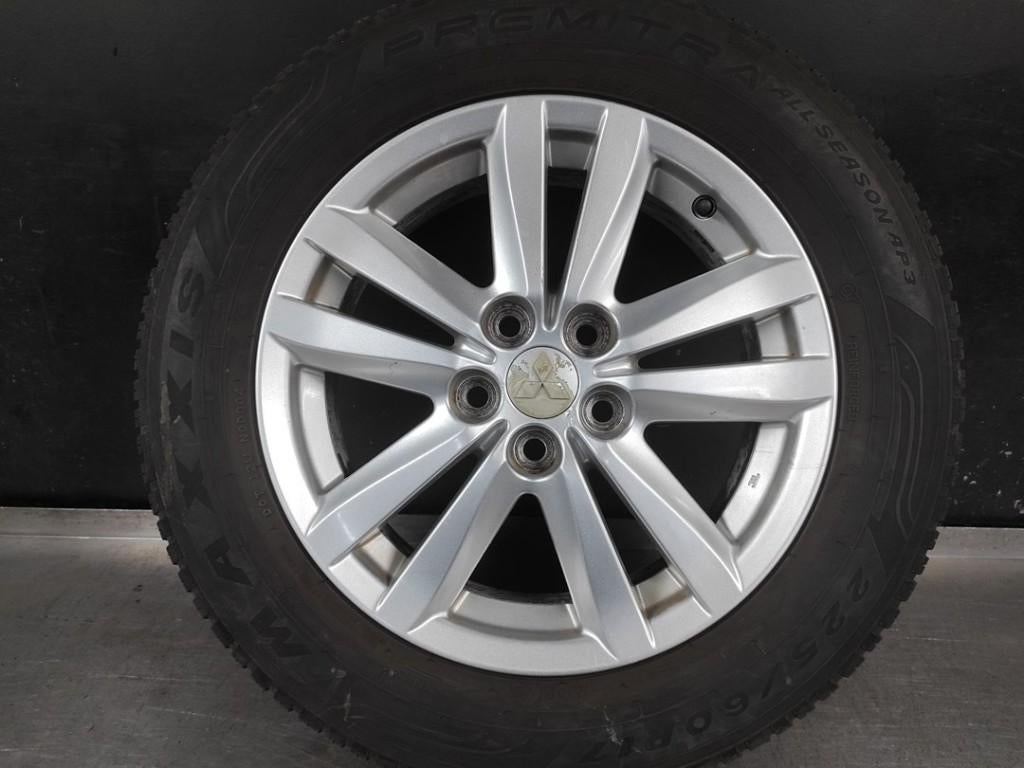 Velgen set + banden Mitsubishi ASX/Outlander ( 225-60-R17 ), Gebruikt, Banden en Velgen, 17 inch, Ophalen of Verzenden