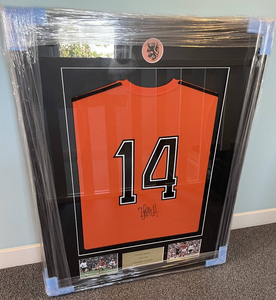 Gesigneerd & ingelijst Oranje shirt van Johan Cruyff met COA, Ophalen of Verzenden, Nieuw, Ajax, Shirt