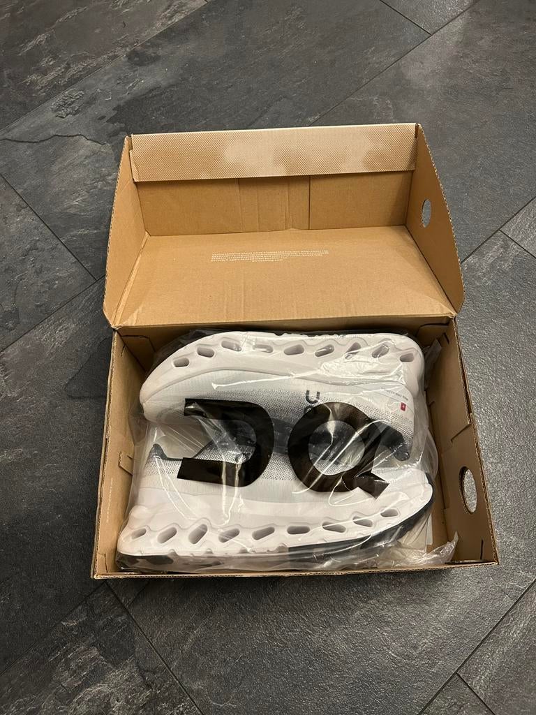 On clound, Wit, Nieuw, Ophalen of Verzenden, Sneakers of Gympen