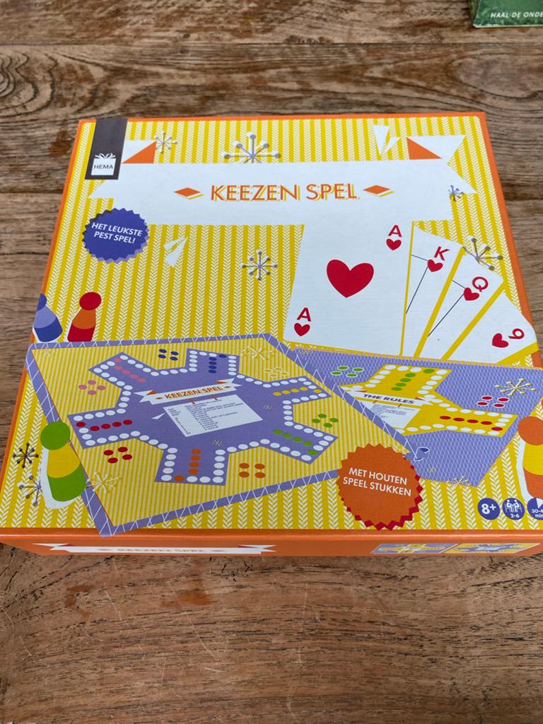 Keezenspel HEMA - Het leukste pest spel! Nieuwstaat, Hobby en Vrije tijd, Gezelschapsspellen | Bordspellen, Drie of vier spelers
