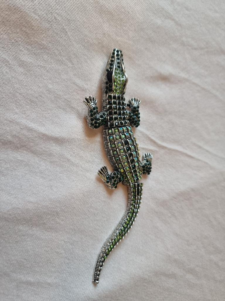 Broche krokodil met groene steentjes, 10 cm of meer, Overige materialen, Verzenden, Nieuw