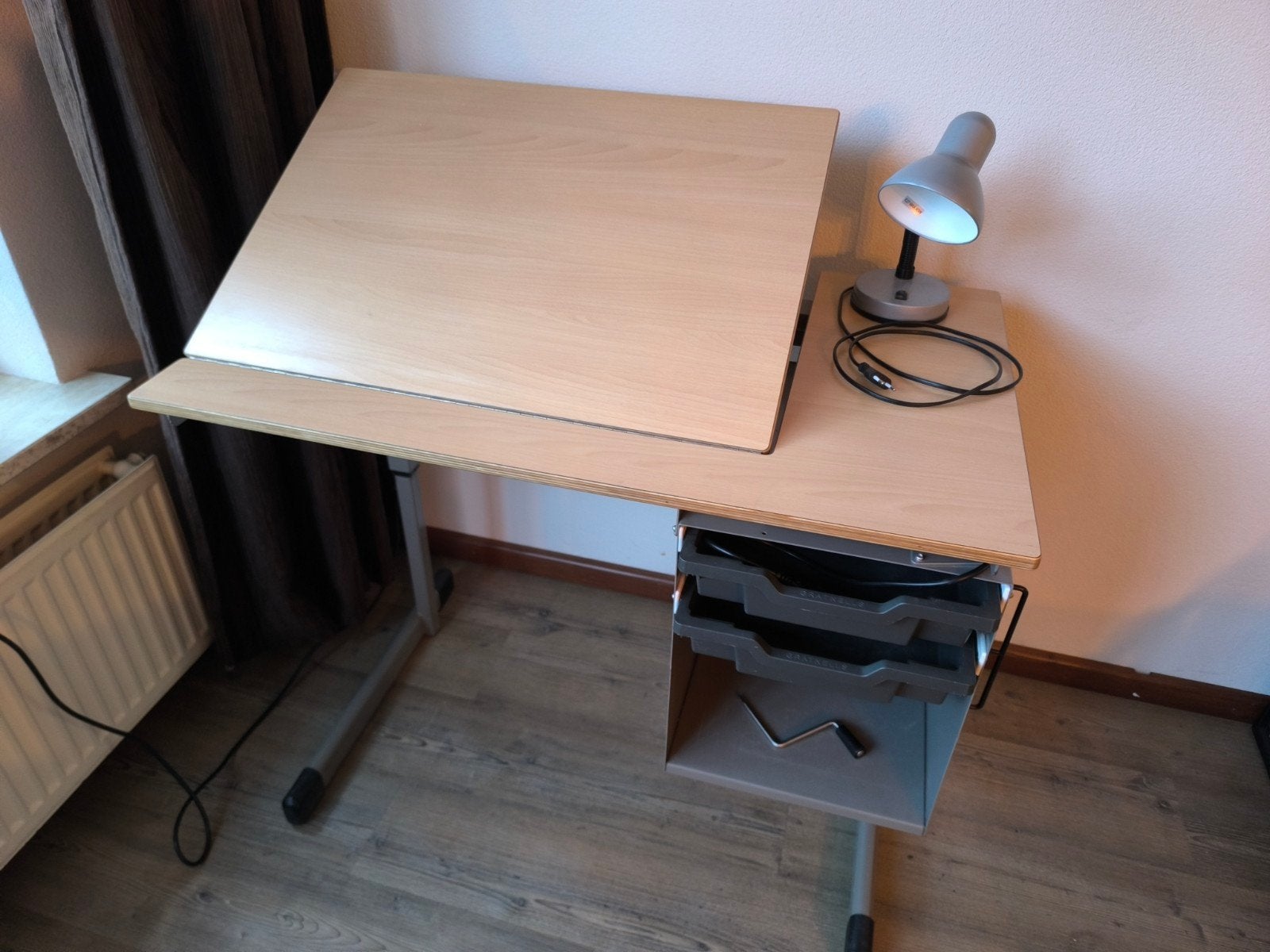 In hoogte verstelbaar kinderbureau met kantelbaar blad, Ophalen, In hoogte verstelbaar, Gebruikt
