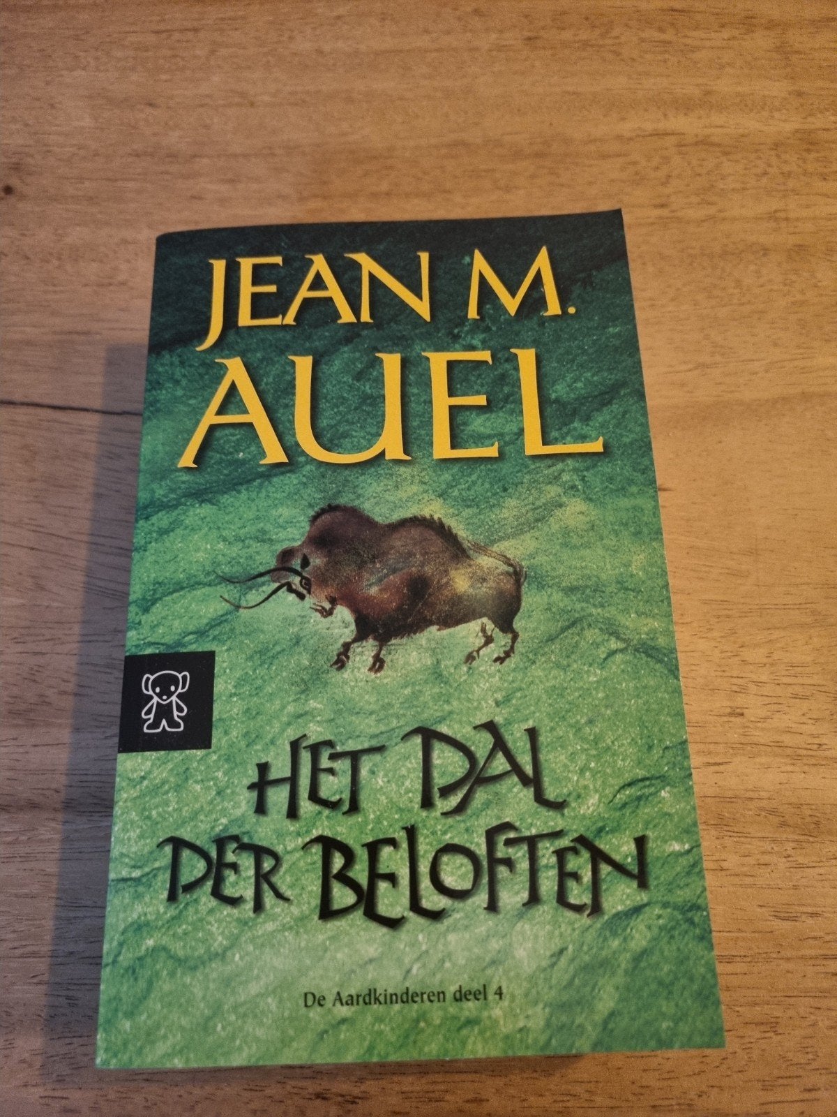 J.M. Auel - 4 Het dal der beloften, Ophalen of Verzenden, Zo goed als nieuw, J.M. Auel