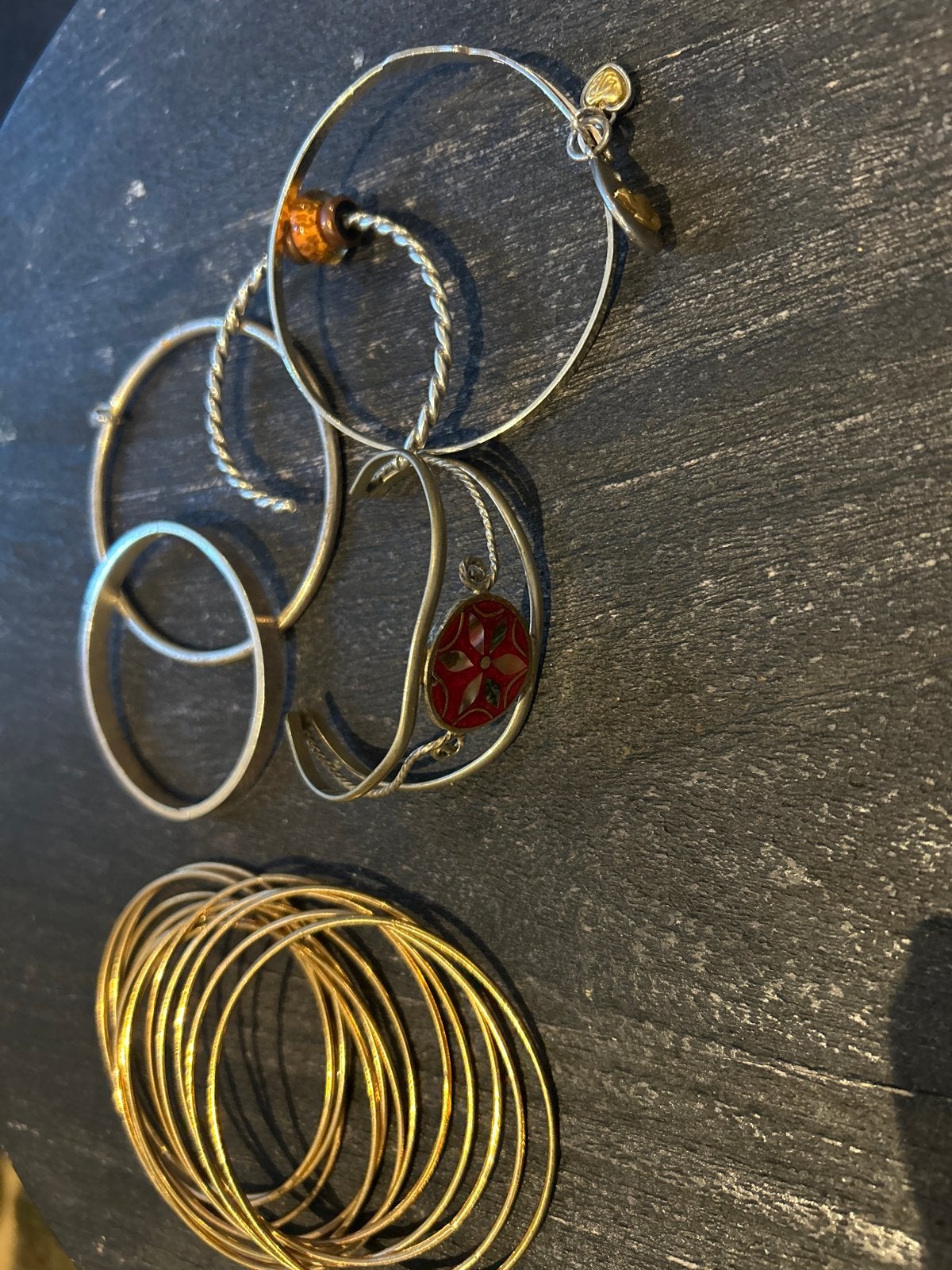Diverse Armbanden Set: Goudkleurig en Zilverkleurig, Overige materialen, Gebruikt, Ophalen of Verzenden, Met bedels of kralen
